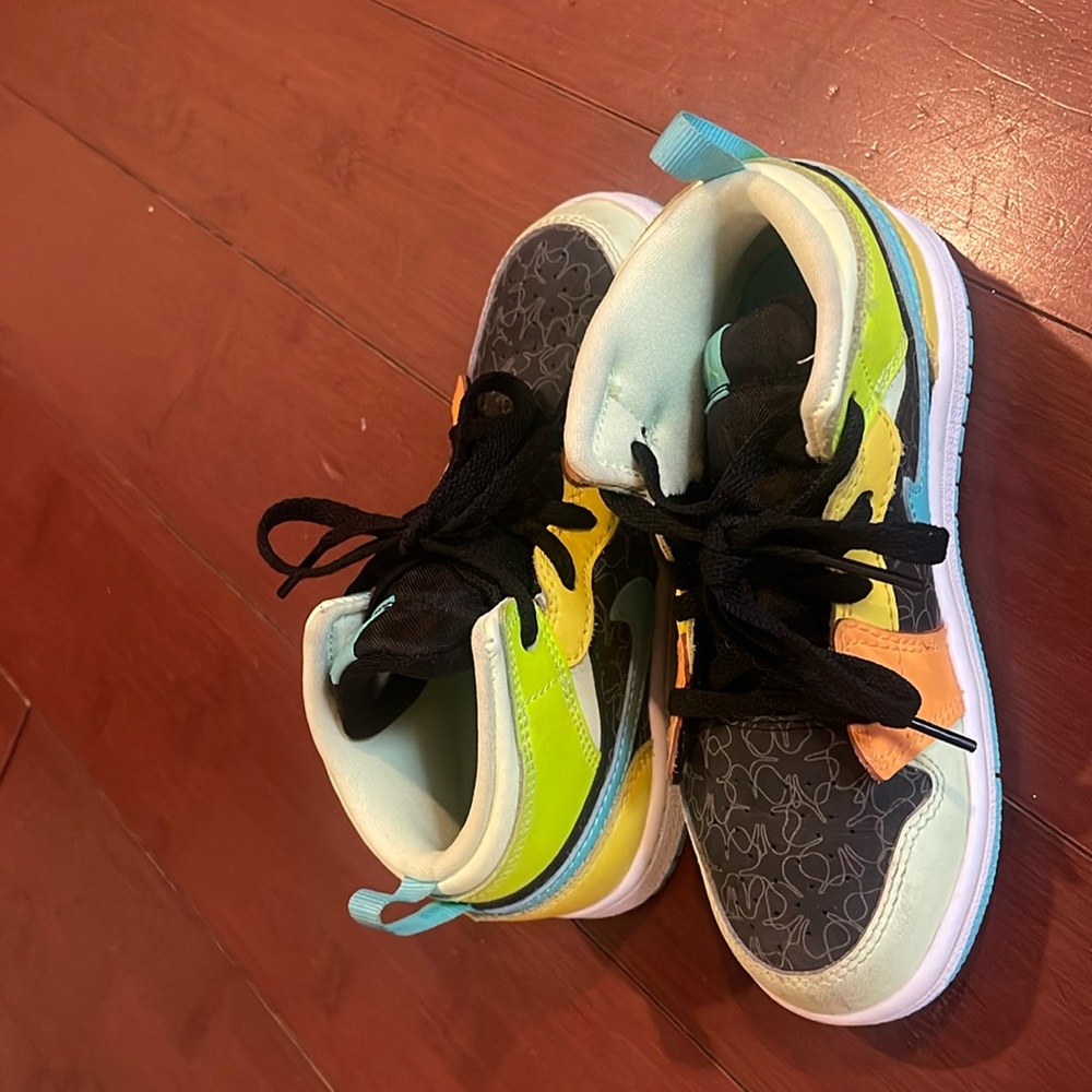Jordan 1 MID
